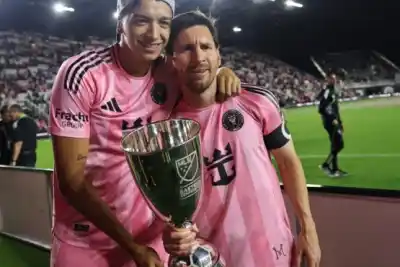 El riogalleguense que enfrentará a Boca en La Bombonera: su historia con Messi y la doble nacionalidad
