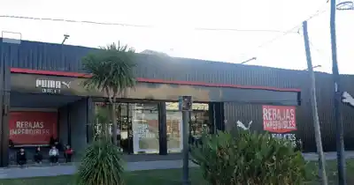 Famoso outlet de Puma en Camino Centenario clausurado: ¿qué faltaba para funcionar?