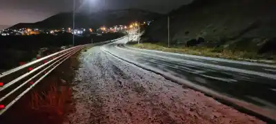 La nieve llegó a Comodoro: ¿estás listo para manejar sobre hielo?