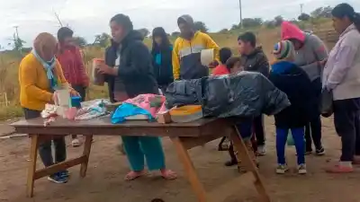 El tierno gesto solidario de una familia que asiste a 120 niños en el B° Avenida