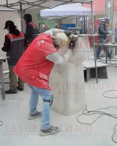 Recta final de la Bienal 2026: los escultores trabajan contrarreloj en el Domo del Centenario