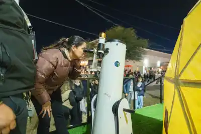 Mirá el cielo de Catamarca sin moverte de El Poncho: la experiencia gratuita que te transporta al universo