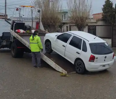 Hallaron un auto robado a mano armada en Comodoro y el operativo terminó con un arsenal incautado