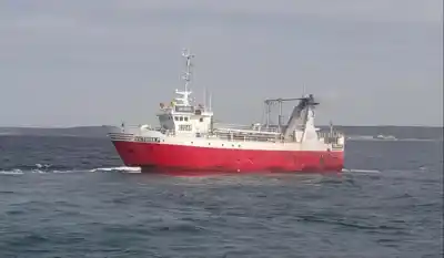 Angustia en alta mar: se despliega un operativo masivo para encontrar a un tripulante caído al agua en Chubut