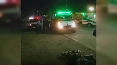 Un descuido al volante lo llevó al hospital: el trágico final de un viaje en moto
