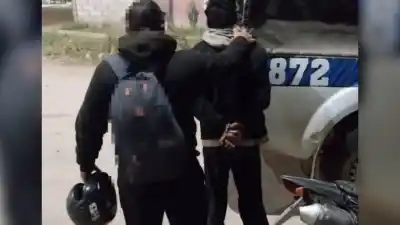 Lo vieron moverse entre los techos y no dudaron: la furia de un barrio que ya no aguanta más