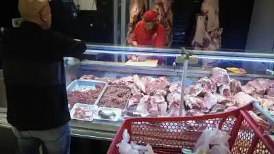 El plan de Sturzenegger que pone en jaque a la industria frigorífica y desata un frente de rechazo