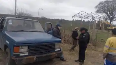 Estacionó su camioneta y la cargó con maquinaria robada: lo atraparon en pleno barrio Teniente Estévez