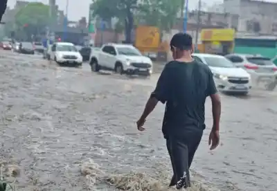 La Capital Tucumana quedó bajo el agua a raíz de la lluvia y generó malestar