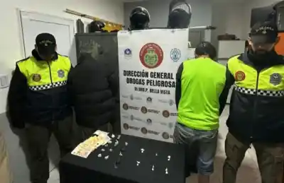 Narcomenudeo en Bella Vista: Dos jóvenes cayeron con dosis de marihuana y cocaína