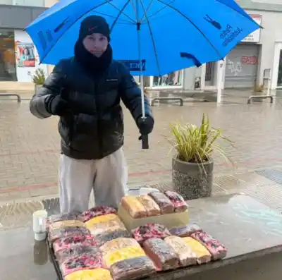 Ni el frío ni la nieve lo detienen: el emprendedor que desafía el clima polar en Comodoro