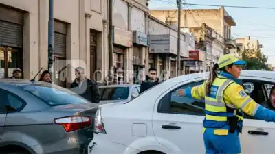 Lo chocó, lo amenazó y se fugó esquivando al inspector: la locura en pleno centro jujeño