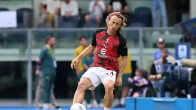 Sigue imparable: el crack croata que renovó con el Milan a sus 40 años