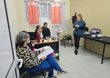 En el Hospital de la Madre y la Mujer, las embarazadas aprenden todo para recibir a sus bebés