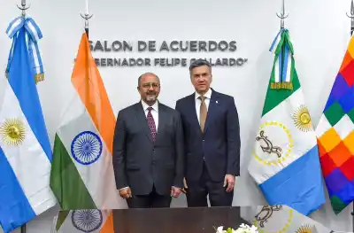 El gobernador Zdero recibió al embajador de India y acordaron una agenda de cooperación en salud, producción y cultura
