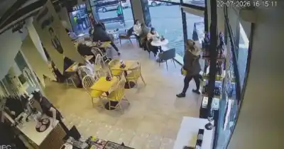 Asalto exprés en Wilde: motochorros robaron un maletín con dinero en 20 segundos