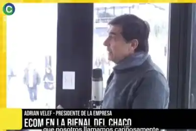 ECOM Chaco sorprende en la Bienal: tótems solares que cargan celulares y dan wifi gratis