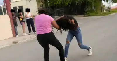 Una pelea con tiros, piedras y cuchillos en Rawson terminó con una mujer herida y otra detenida