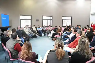 El ministro de Educación se reunió con intendentes del sur cordobés en Huinca Renancó y esto pasó