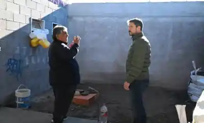 Vecinos de Tiro Federal celebran: el Municipio de Trelew les llevó gas e internet a su sede barrial