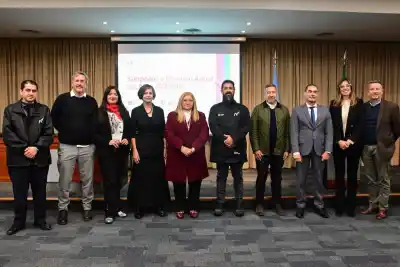 Carmen Delgado abrió un simposio internacional que reúne a 16 países en plena Bienal 2026