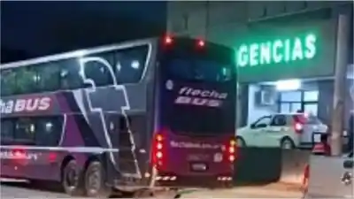 Un viaje que terminó en tragedia: hallaron sin vida a un pasajero dentro de un colectivo