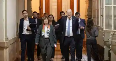 Bullrich y Sturzenegger cerraron el acuerdo: el 6 de agosto se trataría la reforma que habilita la venta de tierras a extranjeros