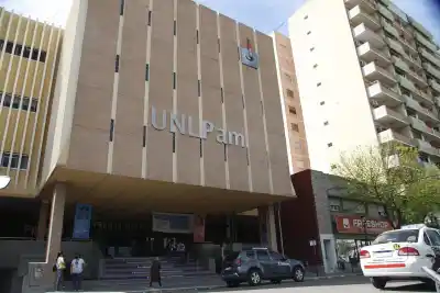 El rector de la UNLPam contra el arancel a extranjeros: “No va a cambiar nada”