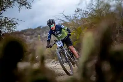 Va por la séptima: la ciclista pampeana que desafía el viento patagónico en la Vuelta Ballenas 2026