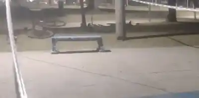 Conmoción en La Trinidad: asesinaron de una puñalada a un joven en la plaza principal