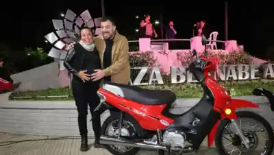 Monteros celebró el Día de la Madre a lo grande: música, premios y una plaza repleta de familias