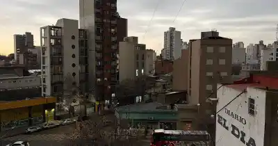 Viernes frío y con lloviznas en La Plata: ¿cómo arranca el fin de semana?
