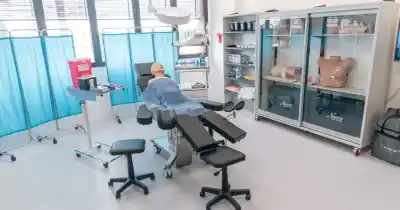 Ni aulas ni solo teoría: el innovador método con el que forman médicos en Rosario