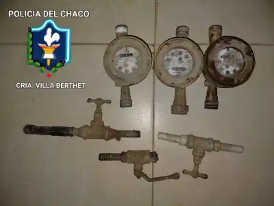 Un video en redes los delató: recuperaron medidores y llaves de agua robadas en Villa Berthet
