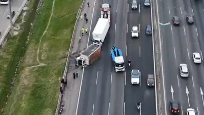 Un camión volcó en Panamericana y el tránsito se volvió un caos: qué pasó