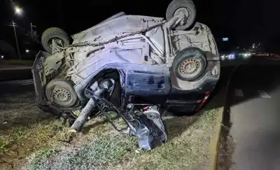 Trágico desenlace: murió el conductor que chocó y volcó en la avenida Perón