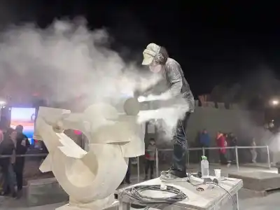 Últimos días de la Bienal: el momento exacto para ver cómo nacen las esculturas