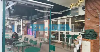 Asaltaron una cafetería en La Plata, robaron el auto del dueño y lo que dejaron es escalofriante