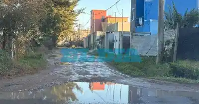 Vecinos de Parque Sicardi claman por soluciones: el barrio que las lluvias convierten en un pantano