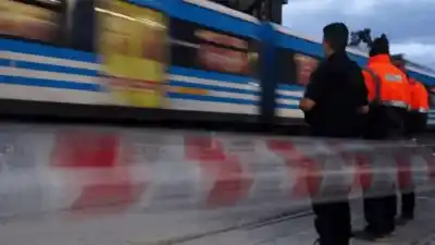 Hallaron a una mujer asesinada en Merlo y su pareja murió tras arrojarse a un tren