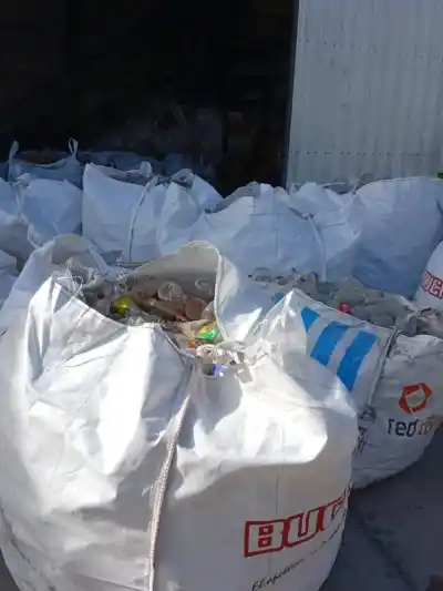 Primer paso ecológico en Los Cisnes: enviaron toneladas de plástico a reciclar