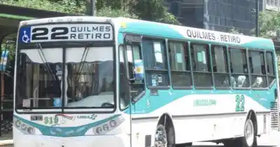 Caos en Quilmes: la línea 22 reduce drásticamente sus frecuencias y los pasajeros buscan desesperados alternativas