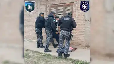 Lo atraparon en un canal de riego con el botín: así cayó el ladrón en San Pedro