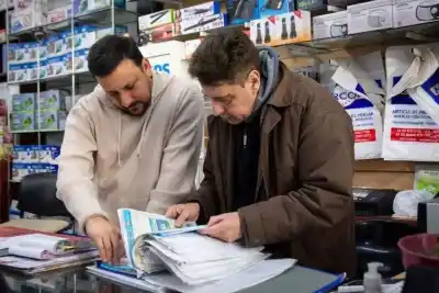 Un senador camporista recorrió Avellaneda y lanzó una advertencia: el detalle que enciende la interna peronista