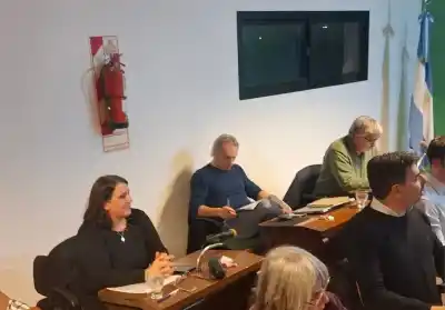 En plena sesión, un concejal de Balcarce abandonó su banca y se sentó con el oficialismo