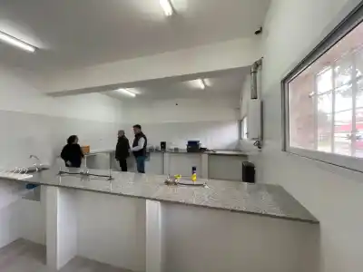 Invirtieron 20 millones en un laboratorio escolar y lo que encontraron adentro sorprendió a todos