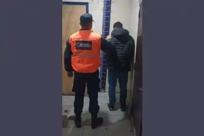 Entraron a robar a su casa y lo que la policía encontró en los allanamientos los dejó helados