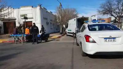 Una camioneta embistió a una moto en General Pico: dos jóvenes heridos de gravedad
