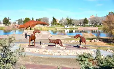 Trelew ya tiene sus nuevas esculturas prehistóricas: ¿qué es lo que muestran?