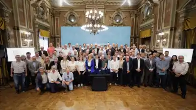 El pedido de Kicillof que pone en jaque a 80 intendentes: ¿podrán ser reelectos sin límite?